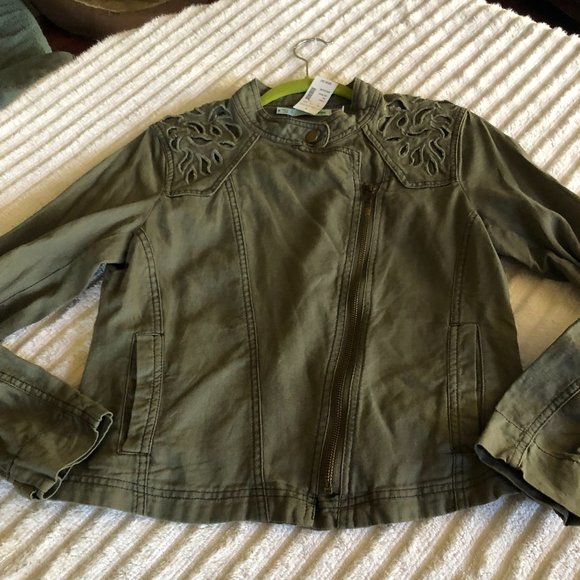 light weight army green jacket with cutouts in the back Linnen and cotton blend. - Picture 1 of 6